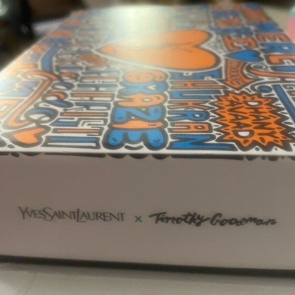 Yves Saint Laurent Orange and Blue Bold Graphic Accessory (empty box only) - Picture 7 of 10